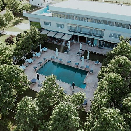 Gjakova Hotel La Villa מראה חיצוני תמונה