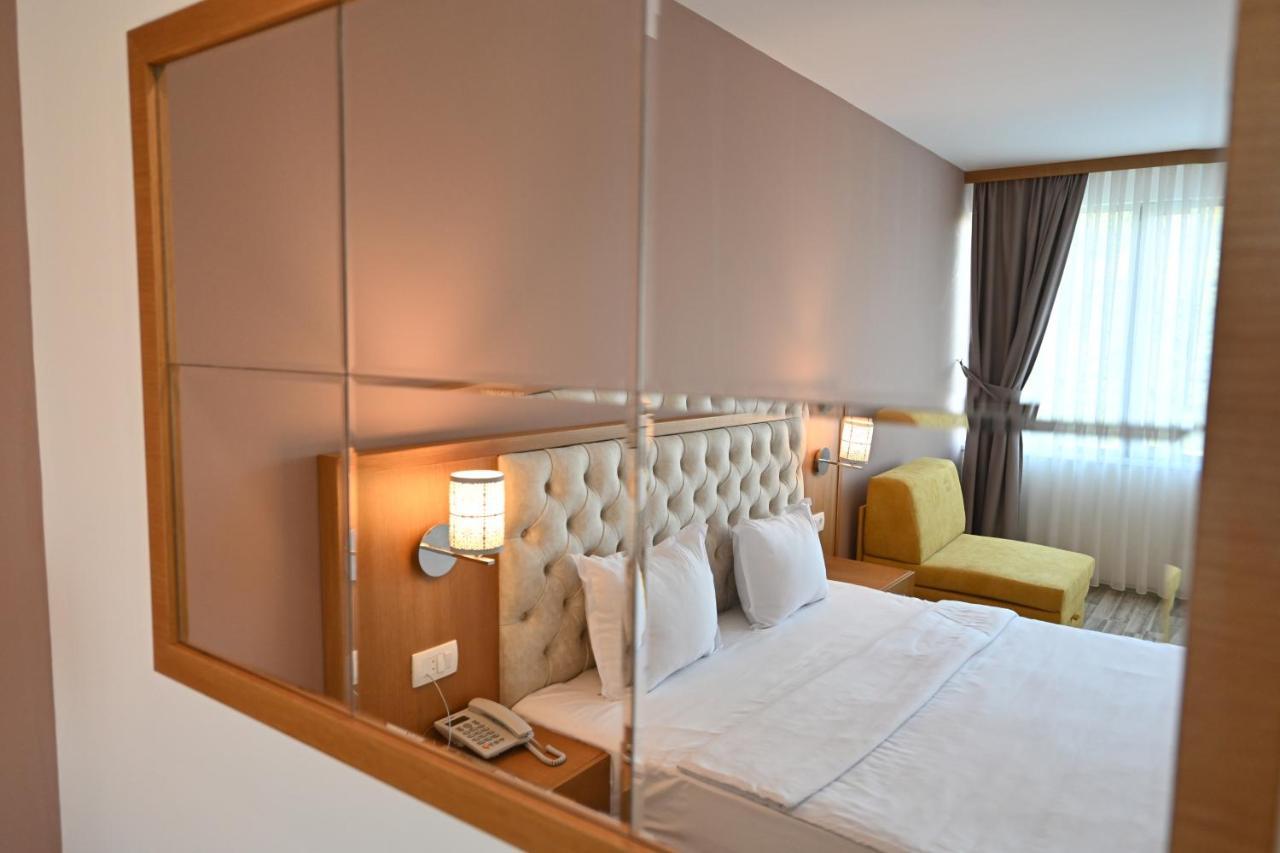 Gjakova Hotel La Villa מראה חיצוני תמונה