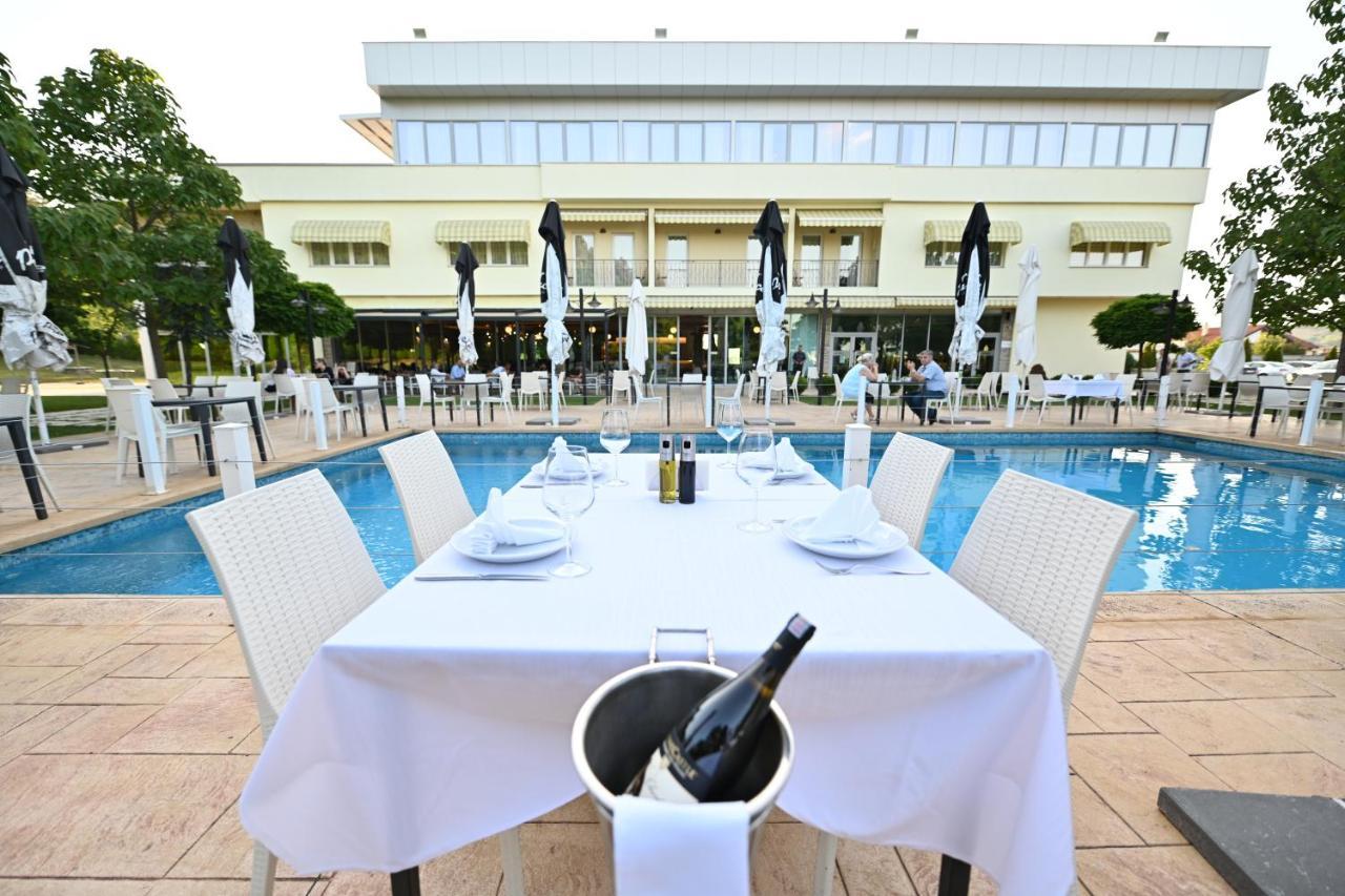 Gjakova Hotel La Villa מראה חיצוני תמונה