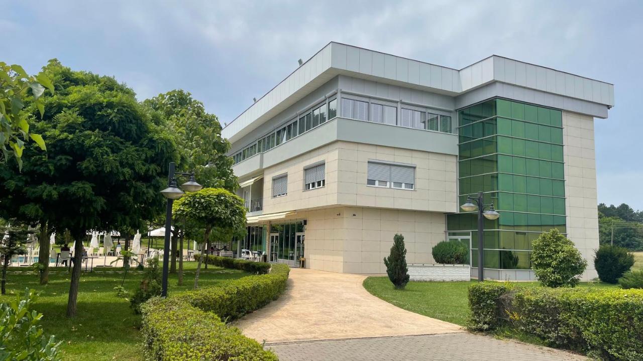 Gjakova Hotel La Villa מראה חיצוני תמונה