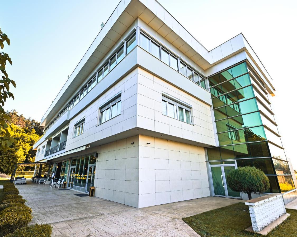 Gjakova Hotel La Villa מראה חיצוני תמונה