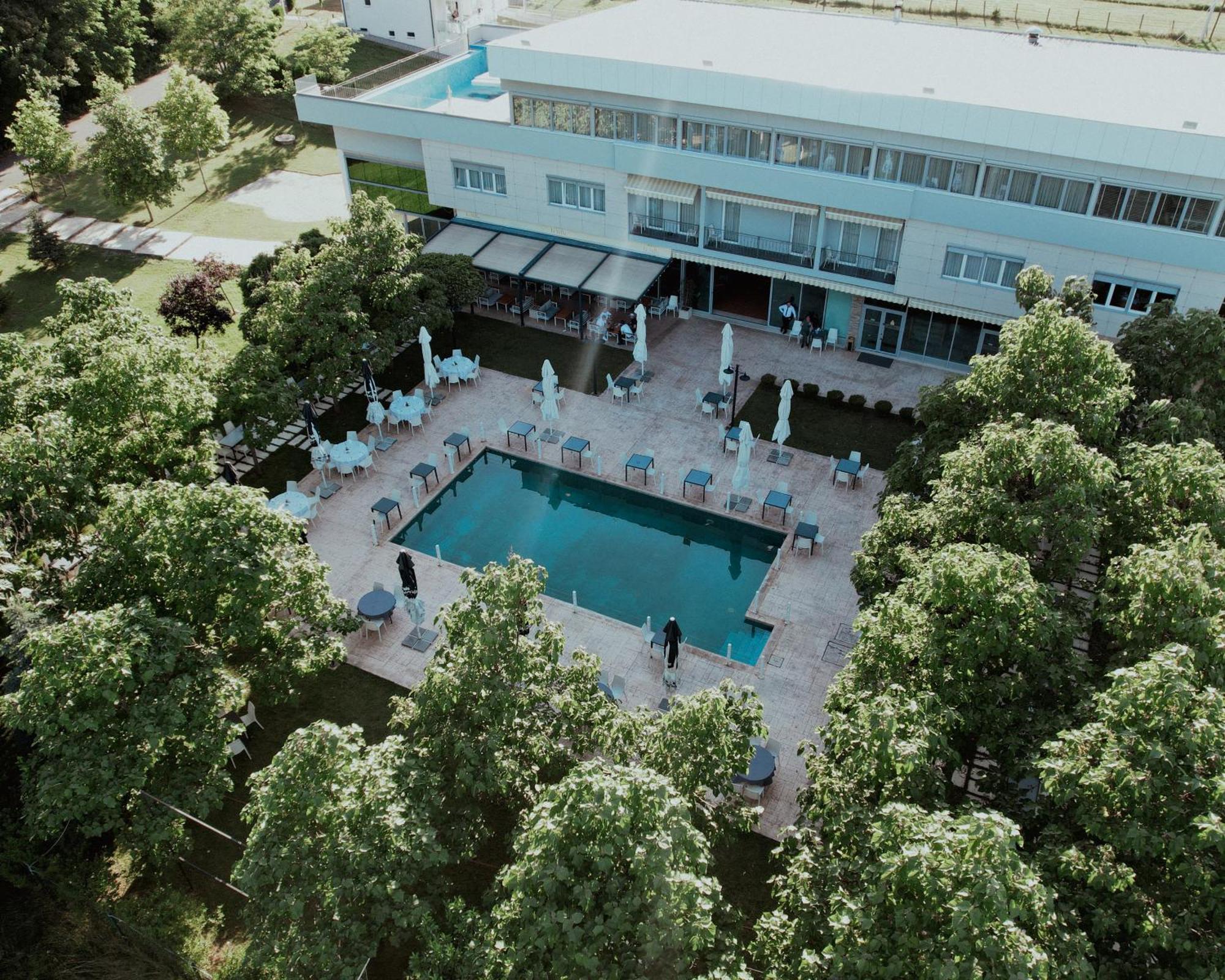 Gjakova Hotel La Villa מראה חיצוני תמונה