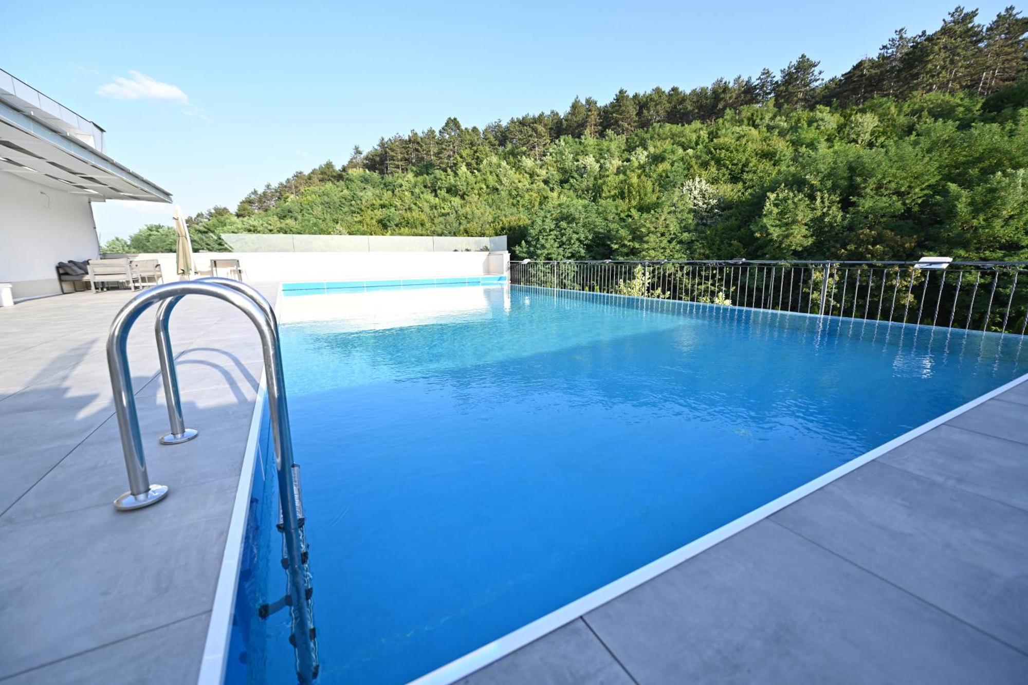 Gjakova Hotel La Villa מראה חיצוני תמונה