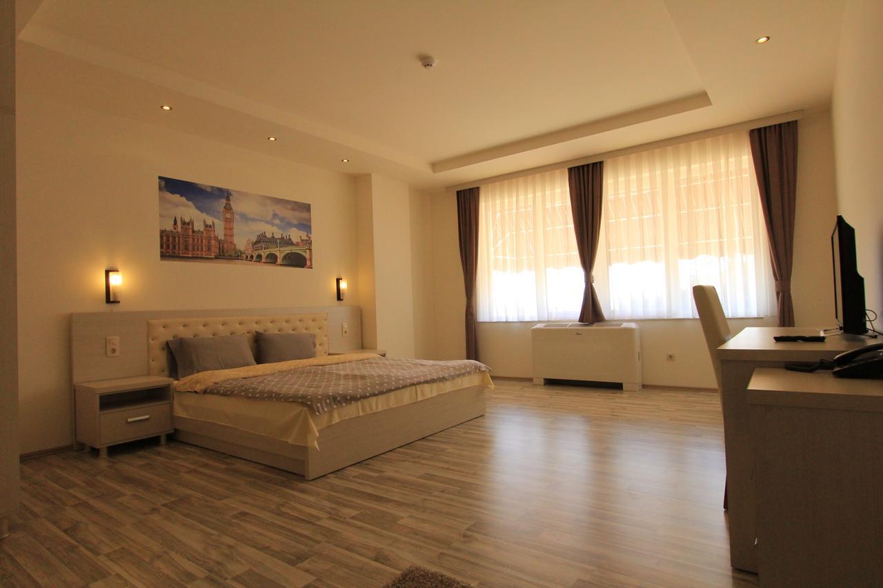 Gjakova Hotel La Villa חדר תמונה