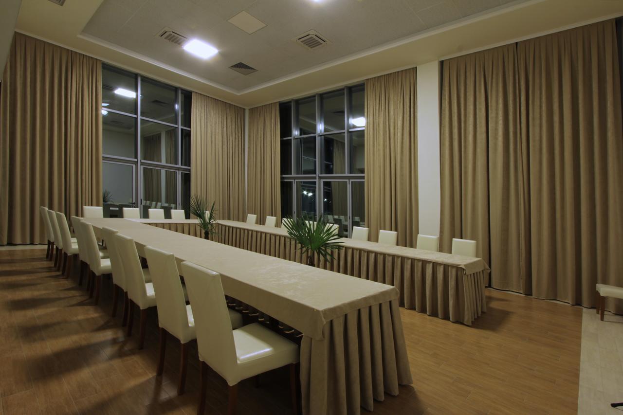 Gjakova Hotel La Villa מראה חיצוני תמונה